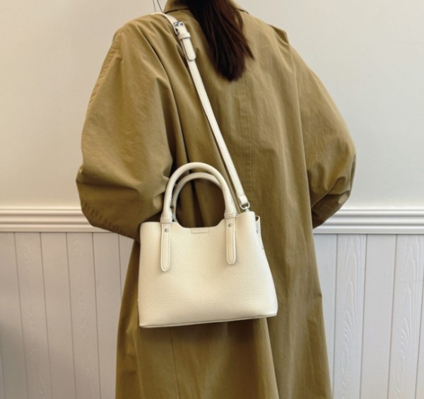 2025 new casual and lightweight crossbody bag 2025 new casual and lightweight crossbody bag