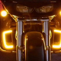 Декоративная лампа на мотоцикле три в одном сигнале поворота