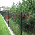 Triangle Bends Welded Wire Mesh Fence Green Color
