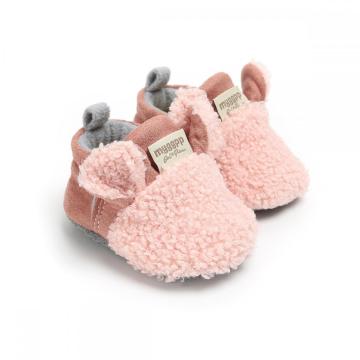 Chaussures de chaussettes de bébé né