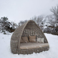 Solarium extérieur en rotin blanc avec canopée