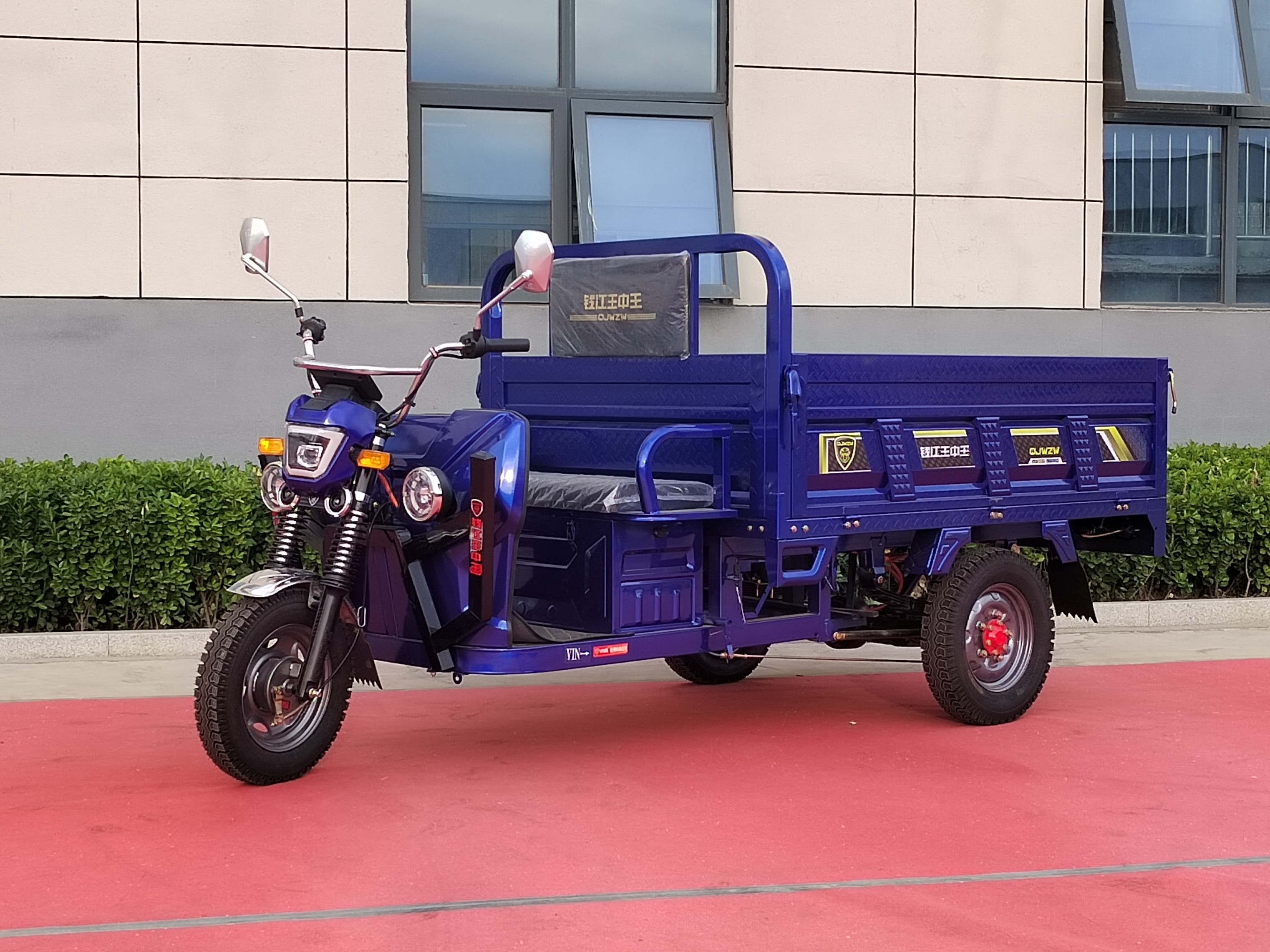 The third-generation Luba 180 electric vehicle The third-generation Luba 180 electric vehicle