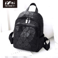 Mochila de caminhada triangular em couro PU personalizada