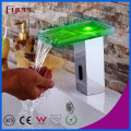 Robinet de détecteur automatique de cascade à bec de verre Fyeer à LED
