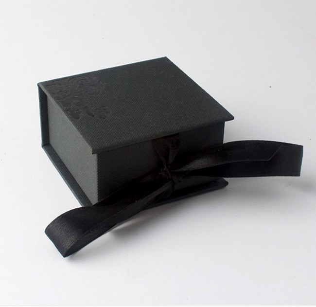 Box With Ribbon 