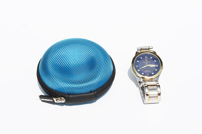 Watch carrying case