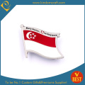 Insigne de drapeau de drapeau de Singapour pour cadeau en alliage de zinc