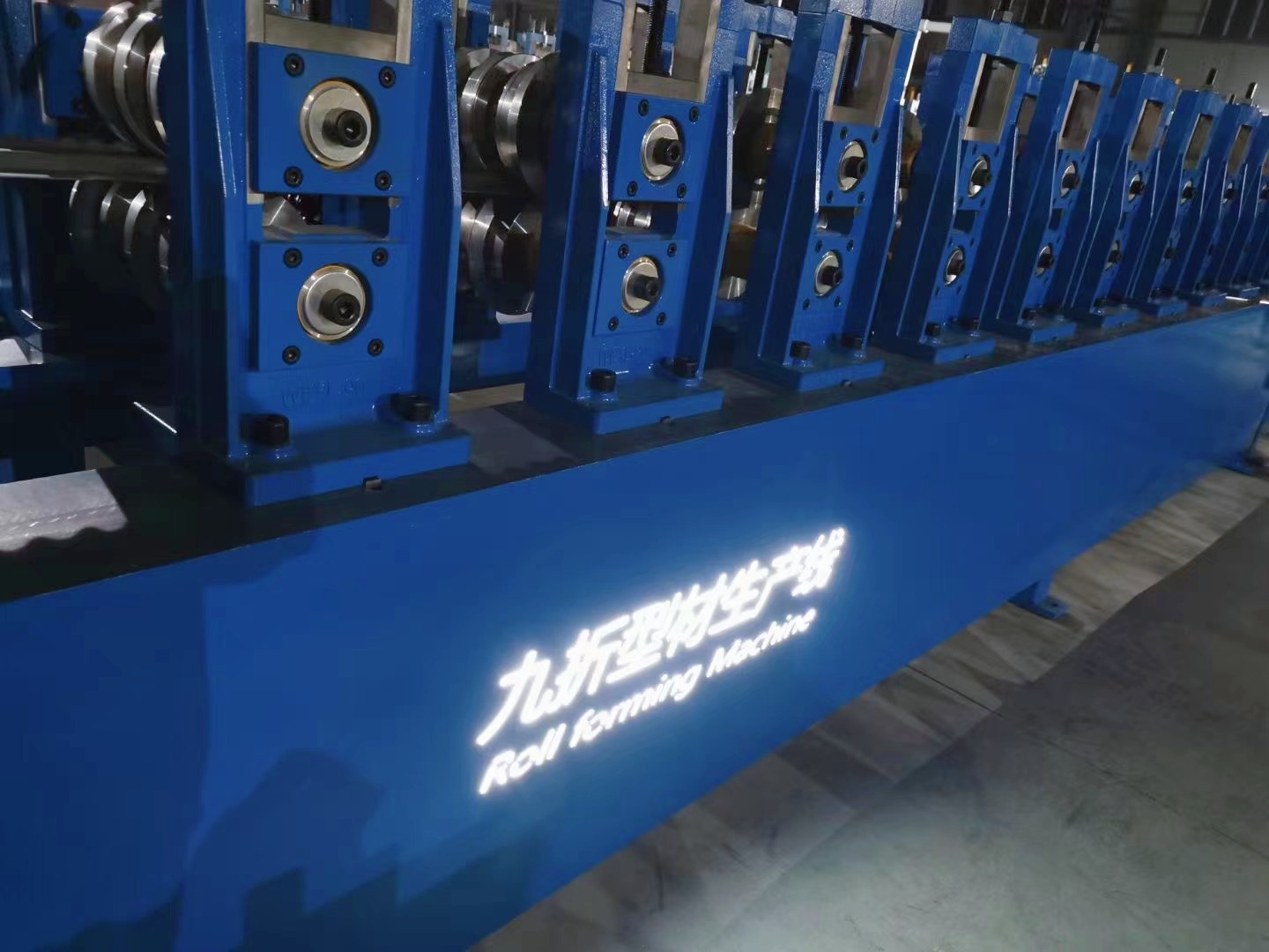 Roll forming machine Roll forming machine