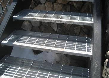 serrated steel grating stair tread