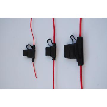 Piezas de cableado eléctrico con portafusibles.