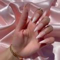 Color de sombra de perla Holográfica French Press en uñas