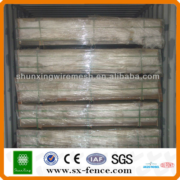 container loading of 358 security fence.jpg