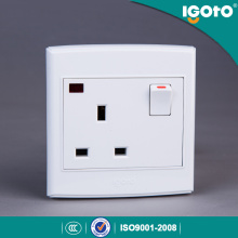 UK Standard 13A 250V Wall Switch Socket by China Manufacturer