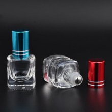 10ml Rolle auf quadratische Flasche mit metallisierten farbigen Kappe