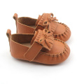 Mocassins de bebê com fivela de couro macio com borla marrom bowknot