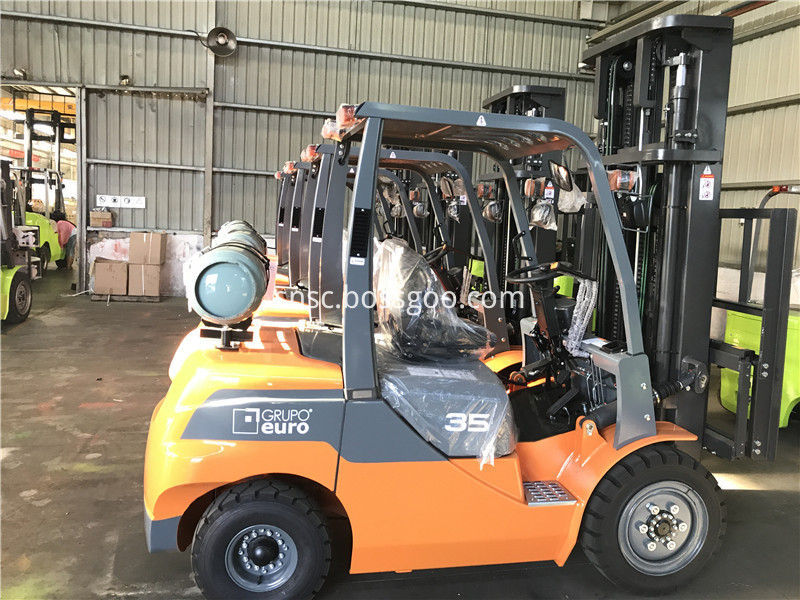 3.5ton gas forklift to Argentina from sheri04