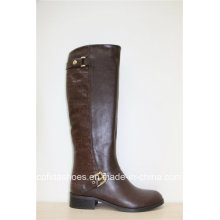 Neueste Brown Flat Frauen Stiefel mit einfachen Designs