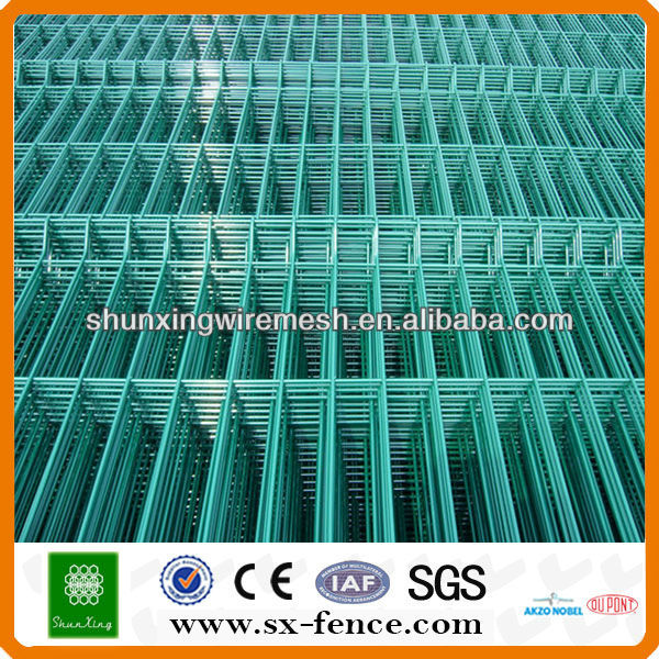 powder coated wire mesh fence.jpg