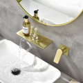 Waterfall Gold Classic Grifo de baño montado en la pared