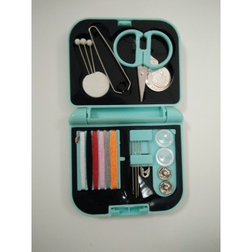 Pequeño kit de costura para viajes familiares