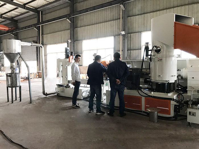 Compactor single stage extruder granulating line