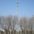 Polo de comunicación de 35 m de forma con antenas