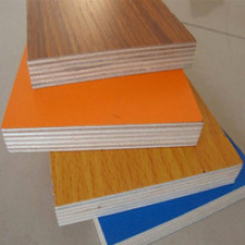 Madera contrachapada de lujo diferentes colores MDF y HDF