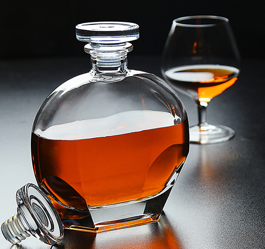 Chinese Style Crystal Glass Whisky Bottle