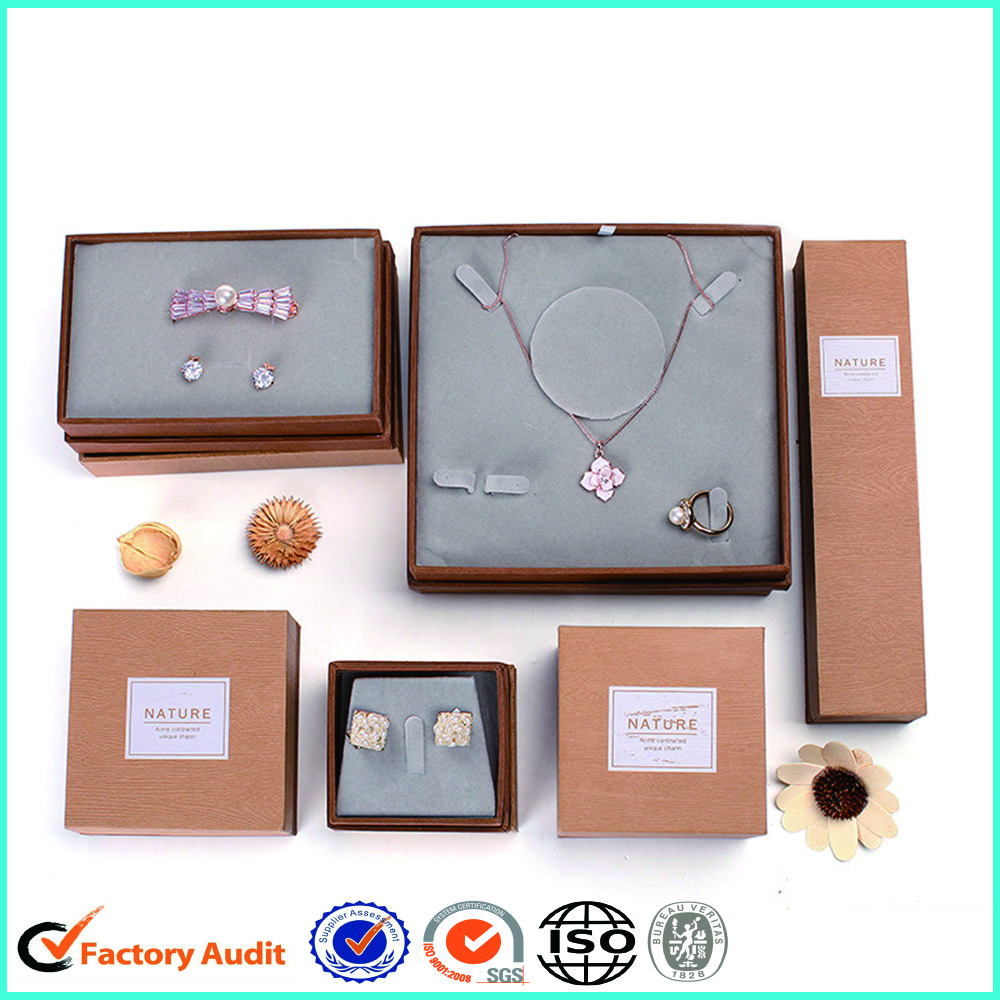 Jewelry Box Packaging In Kraft Paper