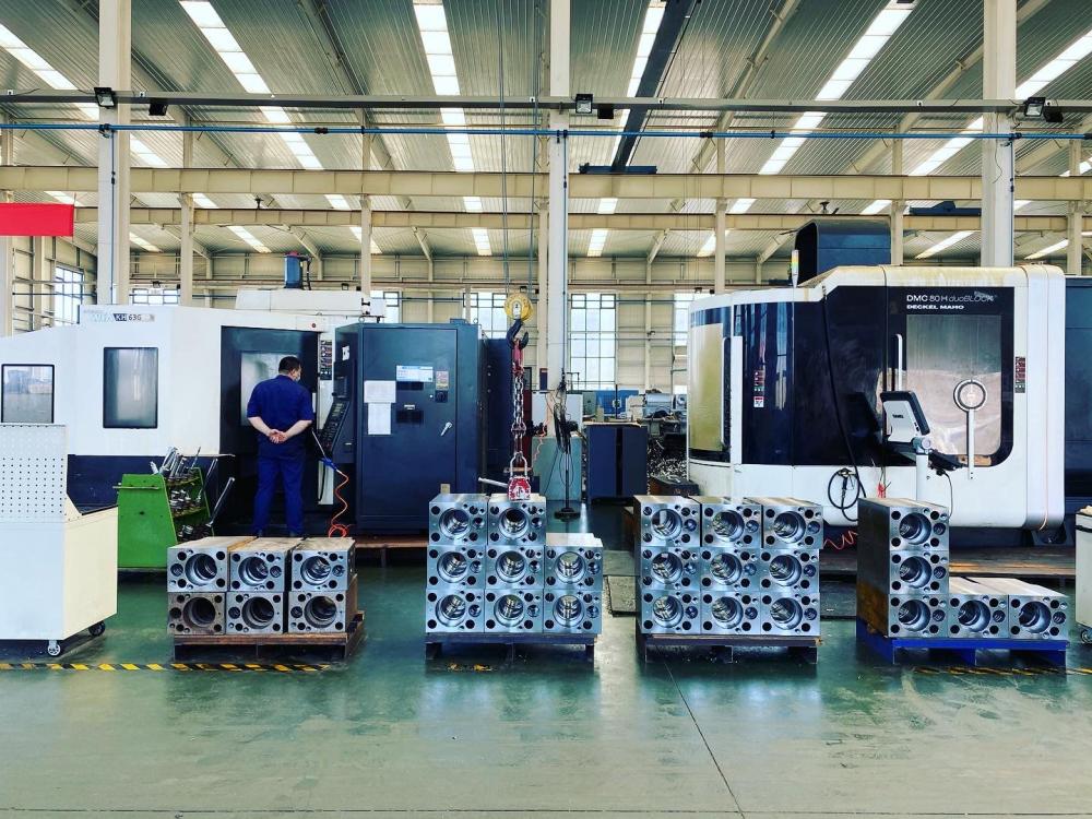Machining Hydraulic Breakers Cylinder Machining Hydraulic Breakers Cylinder