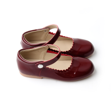 Chaussures habillées mignonnes pour enfants en cuir verni