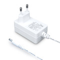 Adaptateur d&#39;alimentation blanc AC à DC 12V 1.5A