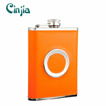 Flasque multifonctionnel en cuir orange avec une tasse portable