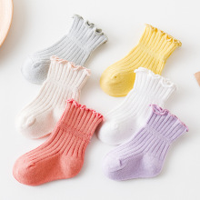 Chaussettes bébé tricotées de la mode