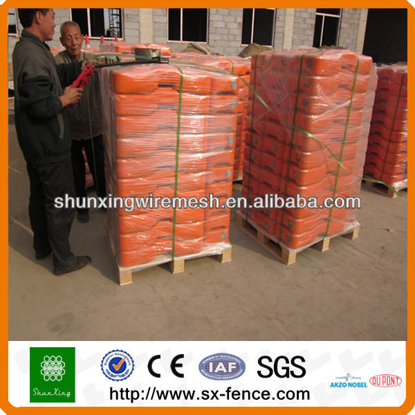 plastic feet of galvanized temporary fence.jpg