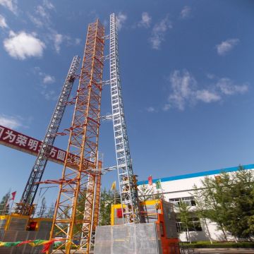 Hoher Qualität 2000kg Gebogener Bauaufzug