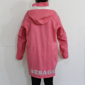 Capa de chuva escura rosa com capuz impermeável PU