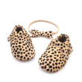 Mocasines de bebé de leopardo con diadema de bowknot hechos a mano