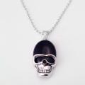 Colgante de piedras preciosas de calavera de piedra dorada azul con cadena de plata