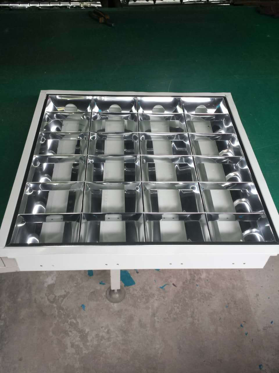 led louver light