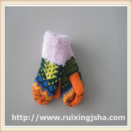children knitted Chrismas tree pattern gloves children knitted Chrismas tree pattern gloves