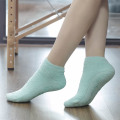 Femmes de haute qualité femme bambou / coton anit glisser des chaussettes invisibles