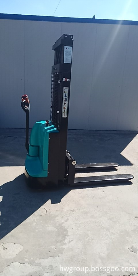 pallet stacker