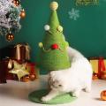 Chat grattant le post de Noël vertical robuste
