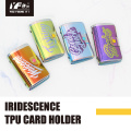 Inhaber einer TPU-Kreditkarte mit Laserschillern