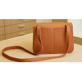 Bolso de hombro de grano litchi elegante y práctico