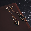 Longues boucles d&#39;oreilles noires en cristal de Swarovski