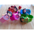 Yxl-351 Venta al por mayor Slap Watch Los niños más baratos Niños Ketty Panda Bird Libélula Moda Slap Strap Quartz Relojes