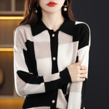 Version coréenne du manteau à carreaux patchwork