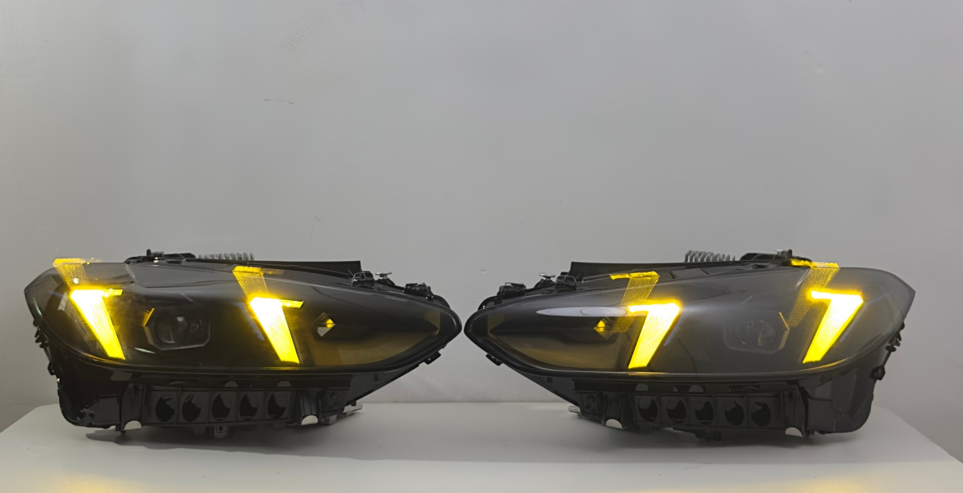 4 seres G22 headlights (8) 4 seres G22 headlights (8)